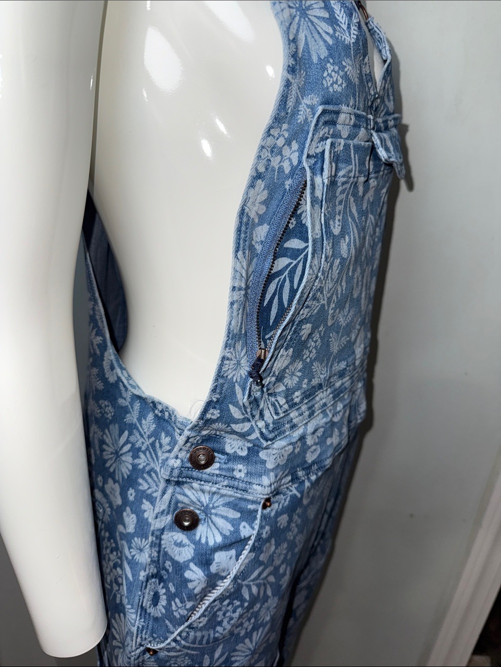 Duluth Trading Co Blue Botanical Print Denim Overalls Women Sz 10 Regular NWT! - Picture 10 of 16